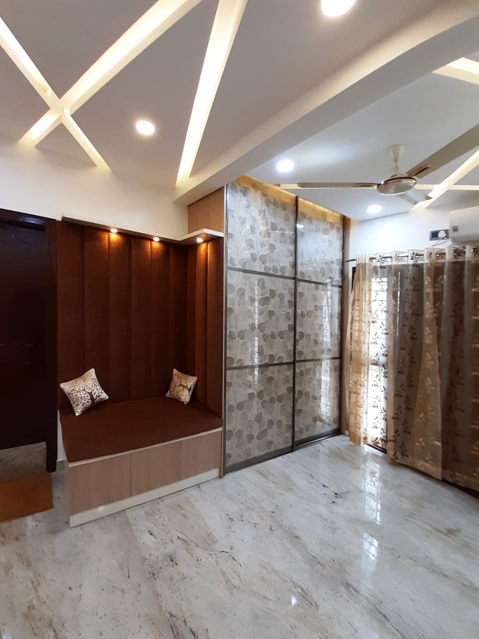 over-1000-designs-for-lacquer-glass-wardrobes-serving-across-gurgaon-gurugram-largest-collection-gallery-of-designs-in-gurgaon-india